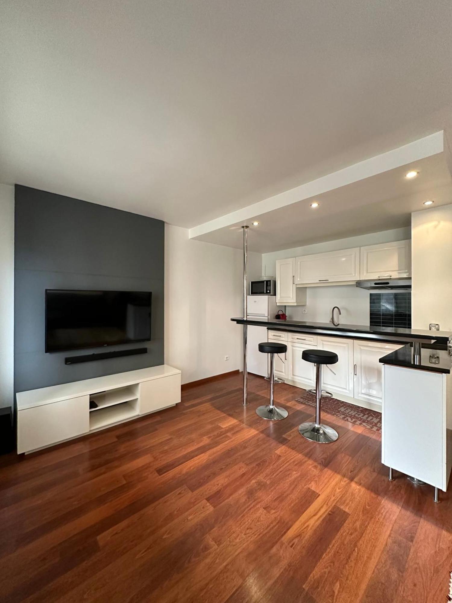 L'Athos - Appartement Equipe - Entre Paris Et Versailles - Haut Debit Garches Εξωτερικό φωτογραφία